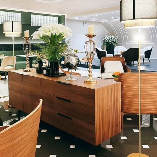 ตกแต่งโชว์รูม Mercedes-Benz วิภาวดี ด้วยต้นไม้ปลอมและดอกไม้ประดิษฐ์ โดย Livingstyle Studio