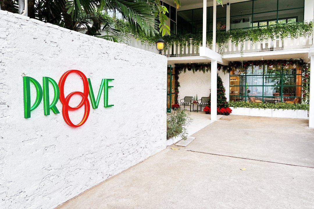 ตกแต่งคาเฟ่ Prove ด้วยดอกไม้และต้นไม้ประดิษฐ์ โดย livingstylestudio